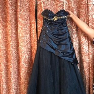 Navy blue , size 8 , fitted bedazzle prom dress